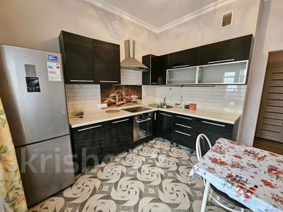 3-бөлмелі пәтер, 90 м², 5/14 қабат ай сайын, Момышулы 2в — Рахимжан Қошқарбаев, бағасы: 300 000 〒 в Астане, Алматы р-н