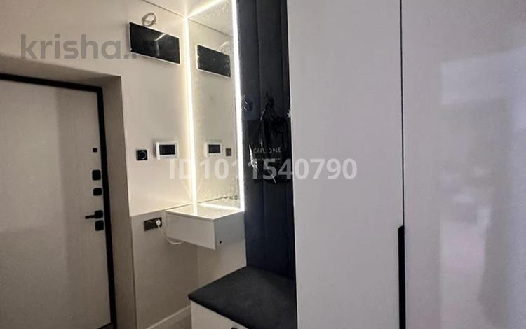 2-бөлмелі пәтер · 85 м² · 9/10 қабат, ул. Самал 82/6, бағасы: 38 млн ₸ в Уральске, мкр Школьник — фото 2