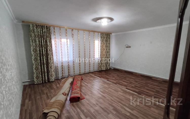 Отдельный дом · 2 комнаты · 100 м² · 5 сот., Сартаева за 100 000 ₸ в Актобе, жилой массив Юго-Запад-1 — фото 2
