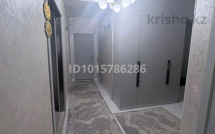 3-комнатная квартира · 82.5 м² · 2/5 этаж, мкр. Алтын орда, Мустафы Шокая 14 — Находится возле 103 за 38 млн ₸ в Актобе — фото 2