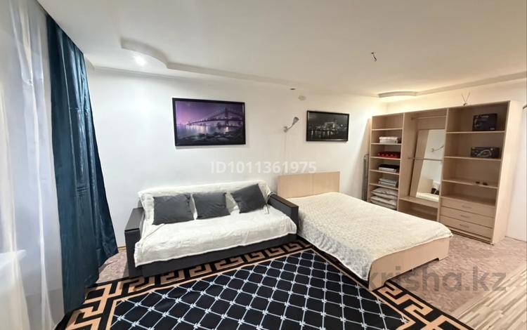 1-комнатная квартира · 41 м² · 3/5 этаж, Курмангазы 163 за 12 000 ₸ в Уральске, мкр Школьник — фото 2
