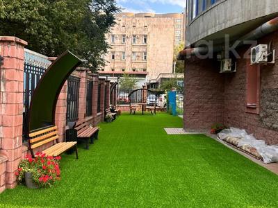 4-комнатная квартира · 190 м² · 2/6 этаж, мкр Самал-2, Фурманова 67 за ~ 2 млн 〒 в Алматы, Медеуский р-н
