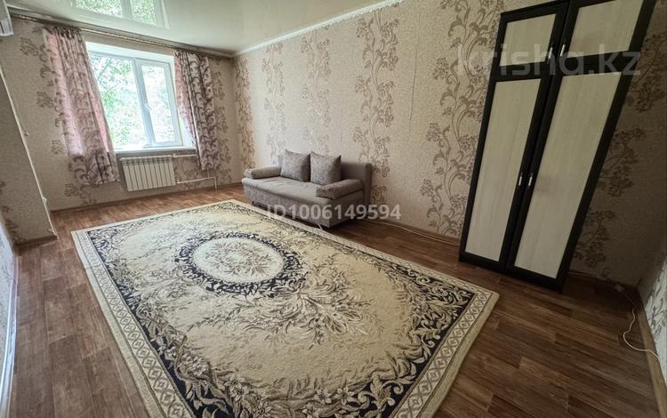 1-бөлмелі пәтер · 37 м² · 2/5 қабат, мкр Кунаева — Рядом СОШ 44 и рынок жеңіс, бағасы: 130 000 ₸ в Уральске — фото 2
