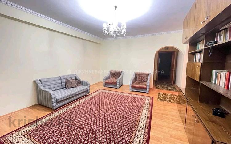 2-комнатная квартира, 90 м², 4/5 этаж помесячно, мкр Думан-2 — Халиуллина за 210 000 〒 в Алматы, Медеуский р-н — фото 35