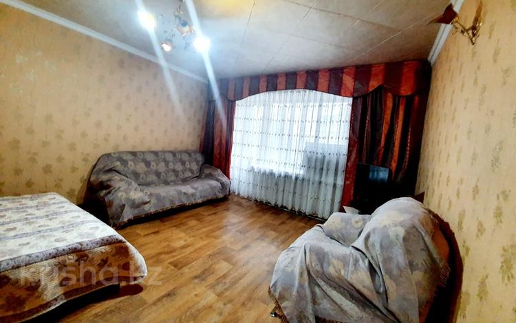 1-комнатная квартира, 38 м², 3/5 этаж посуточно, Дулатова 143 за 7 500 〒 в Семее — фото 12