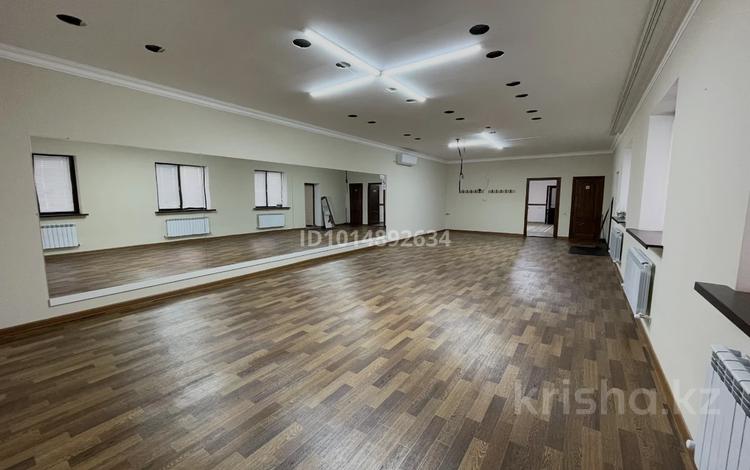 Студии · 107 м² за 380 000 ₸ в Атырау, мкр Нурсая — фото 2