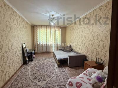 2-комнатная квартира · 44 м² · 2/5 этаж, Майкудук, 16й микрорайон 49 за 16.5 млн ₸ в Караганде, Алихана Бокейханова р-н