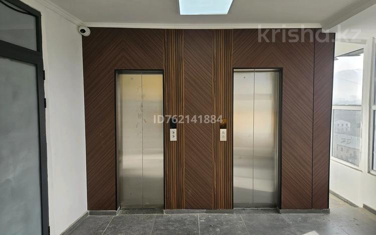 Свободное назначение, офисы, салоны красоты, медцентры и аптеки, образование, развлечения, конференц-залы, кабинеты и рабочие места, студии · 557 м² за 3.6 млн 〒 в Алматы, Бостандыкский р-н — фото 120