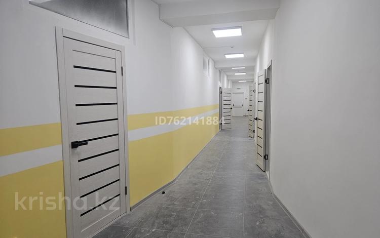 Свободное назначение, офисы, салоны красоты, медцентры и аптеки, образование, развлечения, конференц-залы, кабинеты и рабочие места, студии · 557 м² за ~ 3.6 млн 〒 в Алматы, Бостандыкский р-н — фото 55