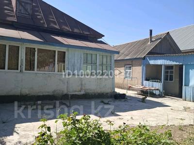 Жеке үй · 6 бөлме · 42 м² · 8 сот., Жантуров 33 — Находится примерно возле магазина наби, бағасы: 20 млн ₸ в им. Турара рыскуловой