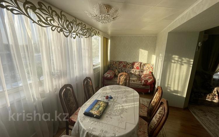 3-комнатная квартира, 86 м², 3/9 этаж, Сатпаева за 27.3 млн 〒 в Павлодаре — фото 2