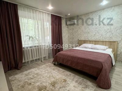1-комнатная квартира · 40 м² · 1/5 этаж, Мухита 128/1 — Алмазова за 12 000 ₸ в Уральске