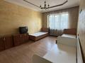 2-комнатная квартира · 63 м² · 3/5 этаж, мкр Аксай-5 7 за 300 000 ₸ в Алматы, Ауэзовский р-н — фото 2