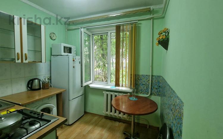 1-комнатная квартира, 33 м² помесячно, мкр Коктем-1 27 — Ботанический бульвар за 175 000 〒 в Алматы, Бостандыкский р-н — фото 2