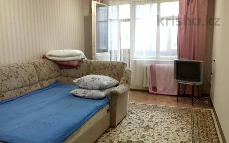 1-комнатная квартира, 36 м², 1/5 этаж по часам, Мухита за 1 000 〒 в Уральске — фото 2