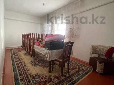 Отдельный дом · 5 комнат · 92 м² · 25 сот., Асабаева 17 — В самом центре расположена:школа,садик,каз почта,супермаркет за 10 млн 〒 в Таразе