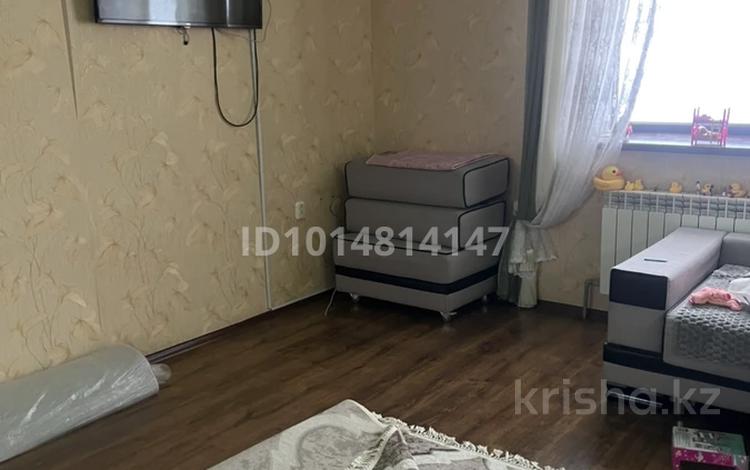 Отдельный дом · 4 комнаты · 150 м² · 5 сот., мкр Старый Аэропорт — Кзылжарская Букеевская за 300 000 ₸ в Уральске — фото 2