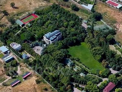 Отдельный дом · 10 комнат · 1300 м² · 300 сот., Верхняя Каскеленская Трасса за ~ 1.6 млрд 〒 в Алматы