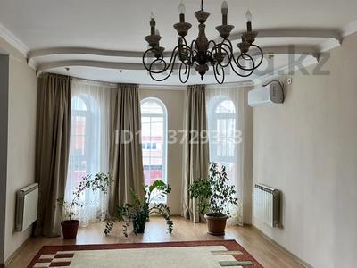 Отдельный дом · 8 комнат · 280 м² · 10 сот., мкр Жеруйык, Нуралы Ажигалиев — проспект Султан Бейсырыс за 75 млн ₸ в Атырау