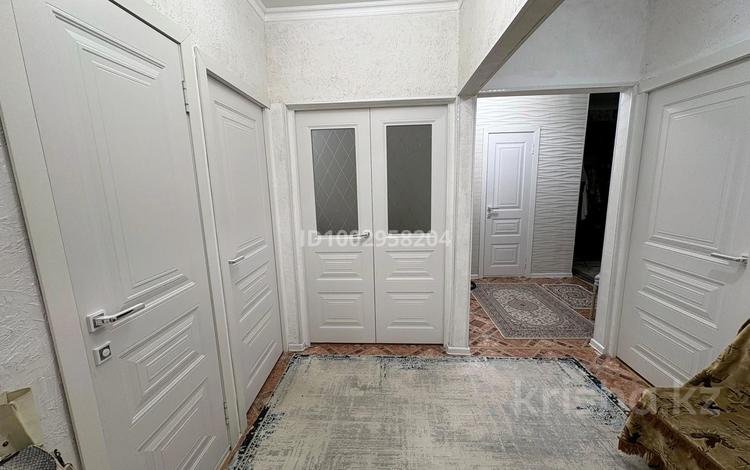 3-комнатная квартира · 63 м² · 1/5 этаж, Алатау 52 за 21 млн 〒 в Таразе — фото 2