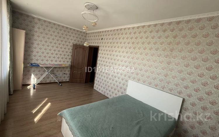 Жеке үй · 3 бөлме · 130 м² · 5 жүзд., Шәлкөде 32/2 — Мектептен тура түскенде 2ші бұрылыстағы көшемен қиылысады, бағасы: 300 000 ₸ в Шамалгане — фото 2