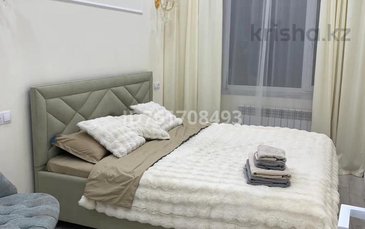 1-комнатная квартира · 60 м² · 5/10 этаж, мкр Юго-Восток, 137-й учетный квартал 599 за 20 000 〒 в Караганде, Казыбек би р-н — фото 2