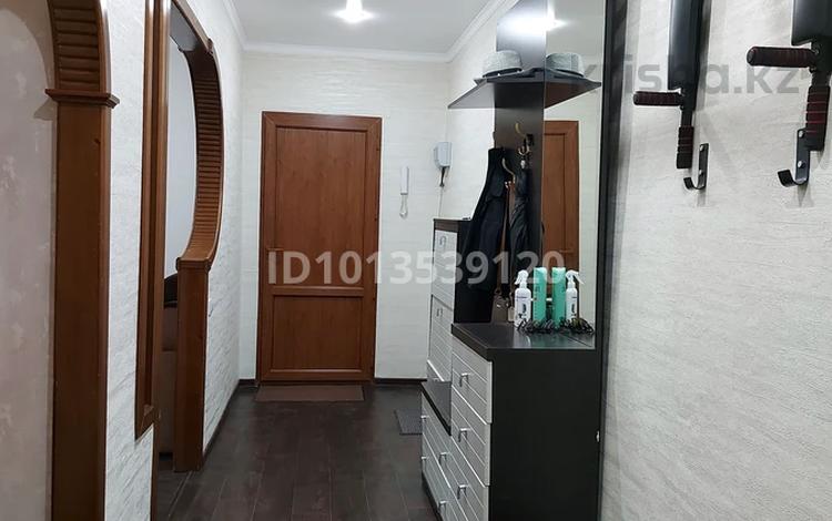3-бөлмелі пәтер · 64 м² · 6/6 қабат, Беркимбаева 112, бағасы: 17 млн ₸ в Экибастузе — фото 2