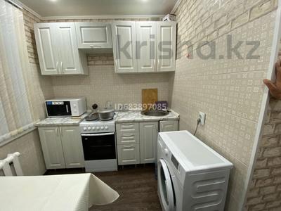 2-комнатная квартира, 50 м², 2/5 этаж посуточно, Мухамеджанова мкр 27 за 14 000 〒 в Балхаше