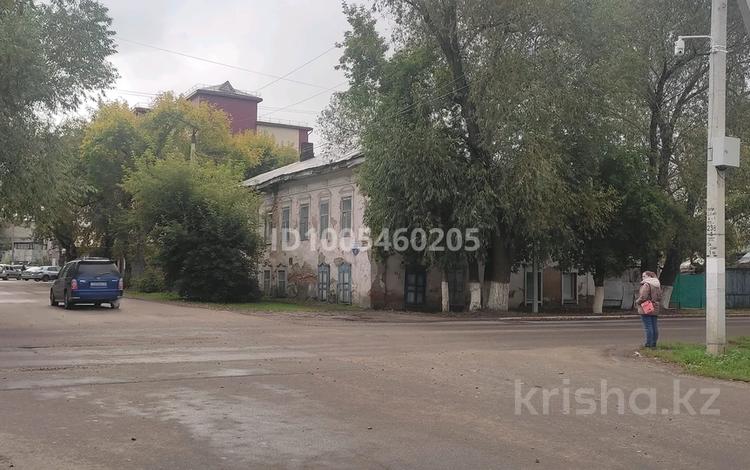 Жер телімі · 13 сотық, Ульянова 47 — Жумабаева, бағасы: 160 млн ₸ в Петропавловске — фото 2