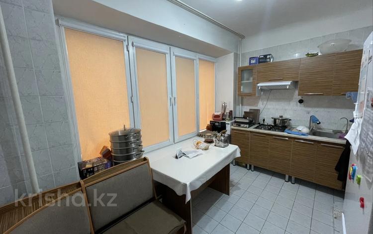 3-бөлмелі пәтер · 81 м² · 1/5 қабат, Макатаева 12 — Бузурбаева, бағасы: 75 млн ₸ в Алматы, Медеуский р-н — фото 2