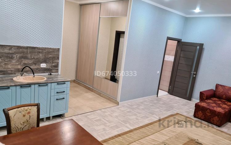 1-комнатная квартира · 40 м² · 1/9 этаж, мкр. Зачаганск пгт, Монкеулы — Апт.Назель, паб Бургер, банкетный зал Арбат, Жекпе-Жек. за 10 000 ₸ в Уральске — фото 9