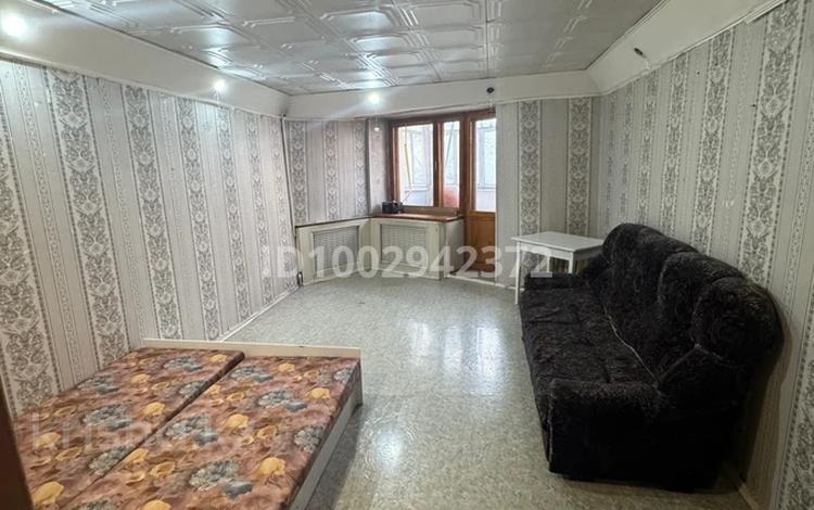 3-комнатная квартира · 62 м² · 3/5 этаж, мкр Михайловка , Ул.Аманжолова 55а за 210 000 〒 в Караганде, Казыбек би р-н — фото 2
