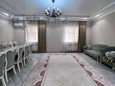 Отдельный дом · 7 комнат · 300 м² · 3 сот., 1Б мкр 4 за 83 млн 〒 в Актау