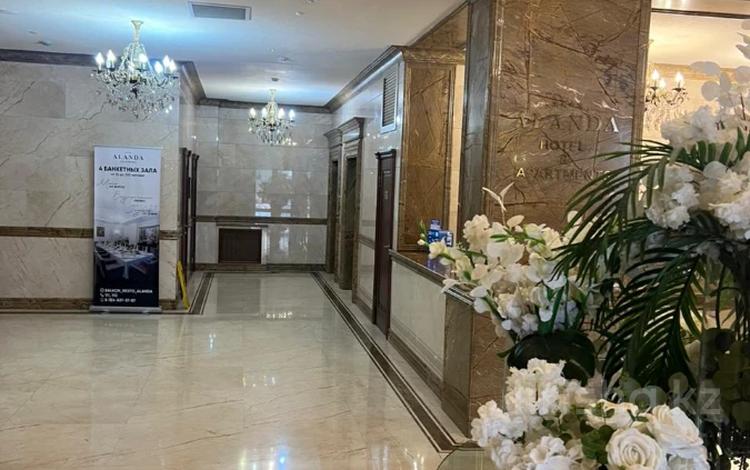 4-бөлмелі пәтер · 163.5 м² · 11/15 қабат, Тауелсиздик 33 — Напротив Астана Молл, бағасы: 90 млн ₸ в Алматы р-н — фото 2