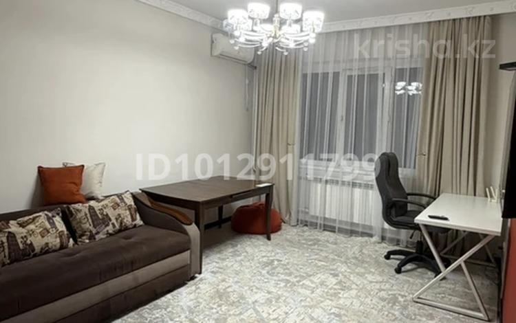 2-комнатная квартира · 55 м² · 5/9 этаж, Кабанбай батыра 260 — Ауезова и Кабанбай батыра за 360 000 ₸ в Алматы, Алмалинский р-н — фото 2
