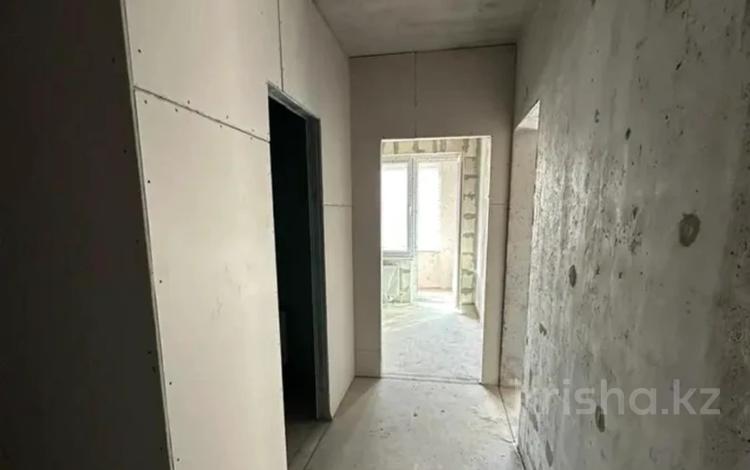 2-бөлмелі пәтер · 40 м² · 5/12 қабат, Райымбека 210, бағасы: 32 млн ₸ в Алматы, Алмалинский р-н — фото 2