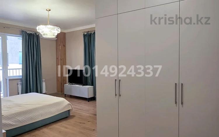 1-комнатная квартира · 53 м² · 18/24 этаж, Абая 10 за 260 000 ₸ в Астане, Сарыарка р-н — фото 2