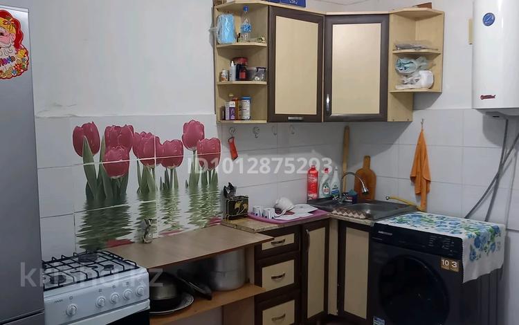 1-комнатная квартира · 35 м² · 1/5 этаж, мкр 11 33 за 6 млн ₸ в Актобе — фото 2
