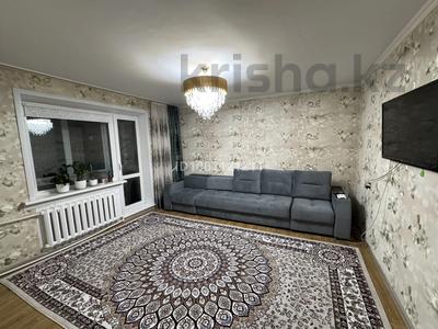 3-комнатная квартира · 65 м² · 3/5 этаж, Майкудук, Мкр Голубые пруды 4 за 200 000 〒 в Караганде, Алихана Бокейханова р-н