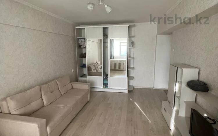 1-комнатная квартира, 36 м², 4/5 этаж помесячно, Валиханова — Толе би