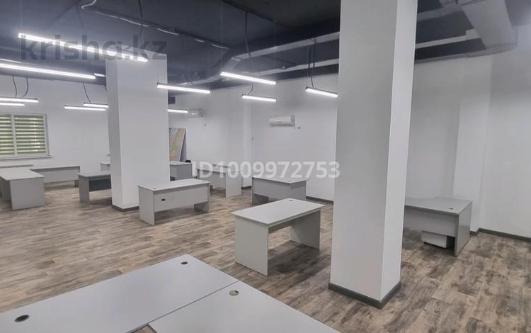 Свободное назначение, офисы, магазины и бутики, салоны красоты, медцентры и аптеки, образование, развлечения, конференц-залы, кабинеты и рабочие места · 370 м² за 3.2 млн 〒 в Алматы, Бостандыкский р-н — фото 2