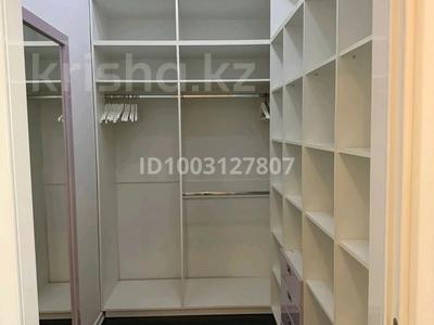 4-комнатная квартира · 440 м², Домалақ ана за 2.3 млн 〒 в Астане, Нура р-н