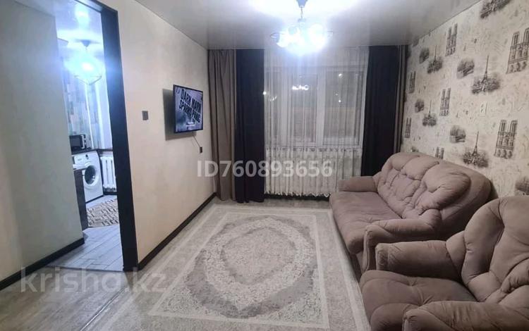 3-комнатная квартира · 60 м² · 1/5 этаж, 408 квартал 17 — Бозтаева за 20 000 〒 в Семее — фото 2