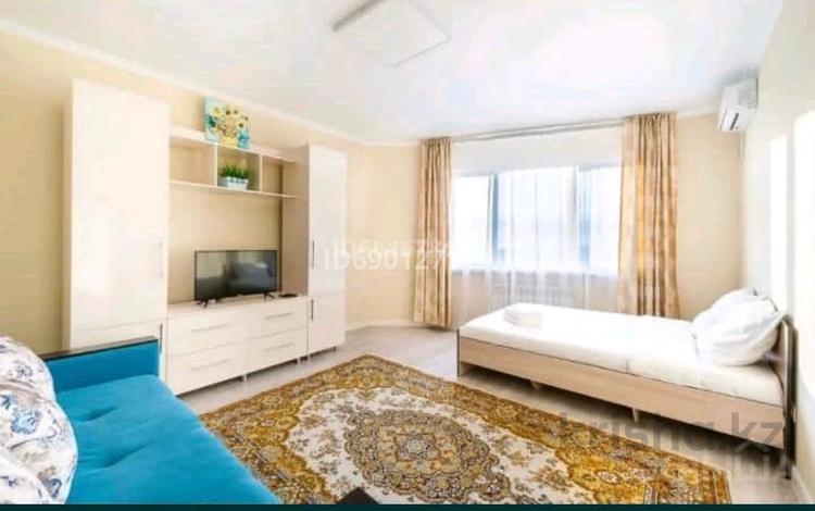 1-комнатная квартира · 56 м² · 4/9 этаж, мкр. Алмагуль, Алмагуль за 12 000 ₸ в Атырау — фото 2