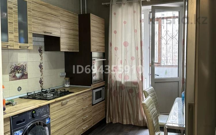 1-комнатная квартира, 43 м², 2/9 этаж помесячно, мкр Жетысу-2 52 — Абая Саина