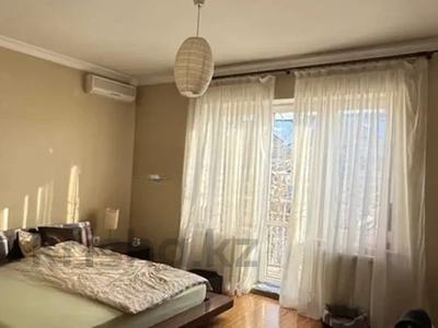 4-комнатная квартира · 193 м² · 1/3 этаж, Ходжанова за 370 млн 〒 в Алматы, Бостандыкский р-н