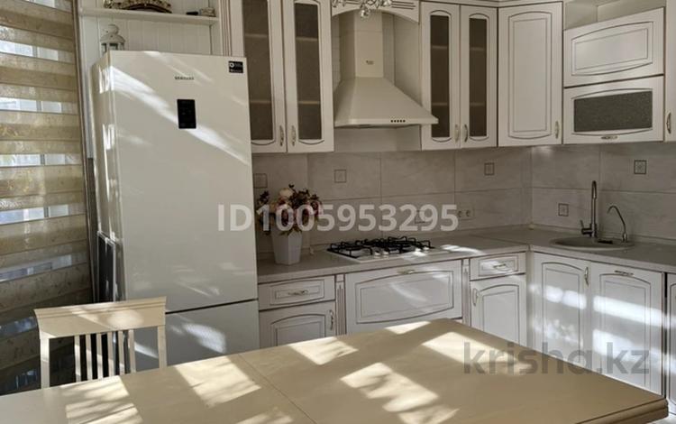 2-комнатная квартира · 79 м² · 2/5 этаж, мкр Мамыр-3 4А — Недалеко от Саина - Шаляпина за 380 000 ₸ в Алматы, Ауэзовский р-н — фото 2