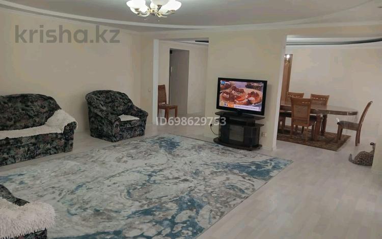 3-бөлмелі пәтер, 125 м², 6/9 қабат ай сайын, Муканова 1/6, бағасы: 280 000 〒 в Караганде, Казыбек би р-н — фото 2