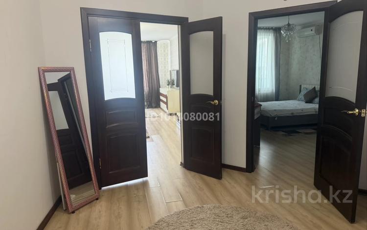2-комнатная квартира · 80 м² · 2/9 этаж, Тайманова 58 за 280 000 ₸ в Атырау — фото 2