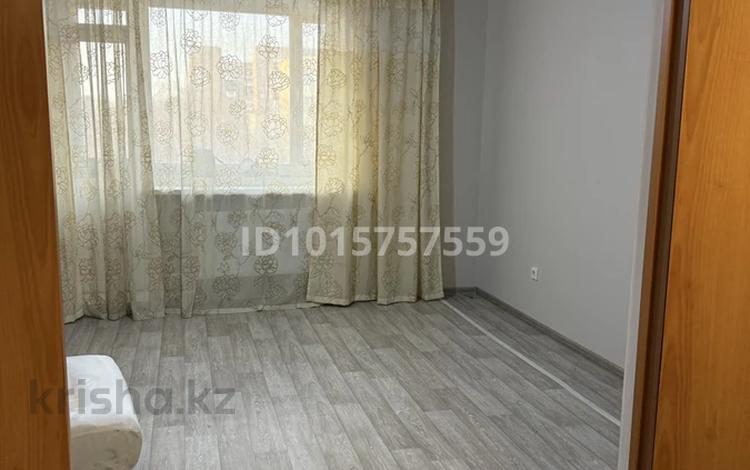 2-комнатная квартира · 60 м² · 4/5 этаж, Майкудук, 15й микрорайон 20/3 за 170 000 ₸ в Караганде, Алихана Бокейханова р-н — фото 2